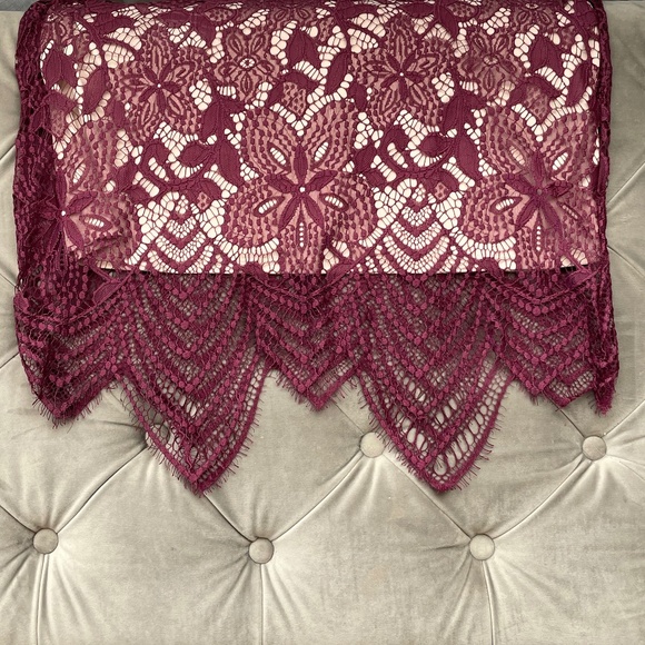 Express Lace Shift Dress - Picture 12 of 13